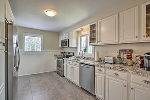 House (2 Bedrooms) | Interior