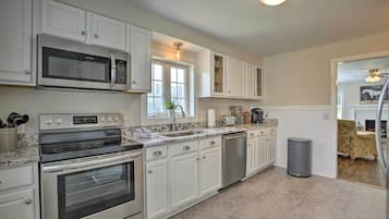 House (2 Bedrooms) | Interior