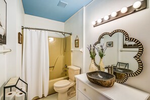 Bathroom - Countryside Home on 7 Acres: 1 Mi to Nashville! (Whites Creek)