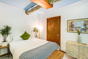 2 bedrooms, laptop workspace, bed sheets - Countryside Home on 7 Acres: 1 Mi to Nashville! (Whites Creek)