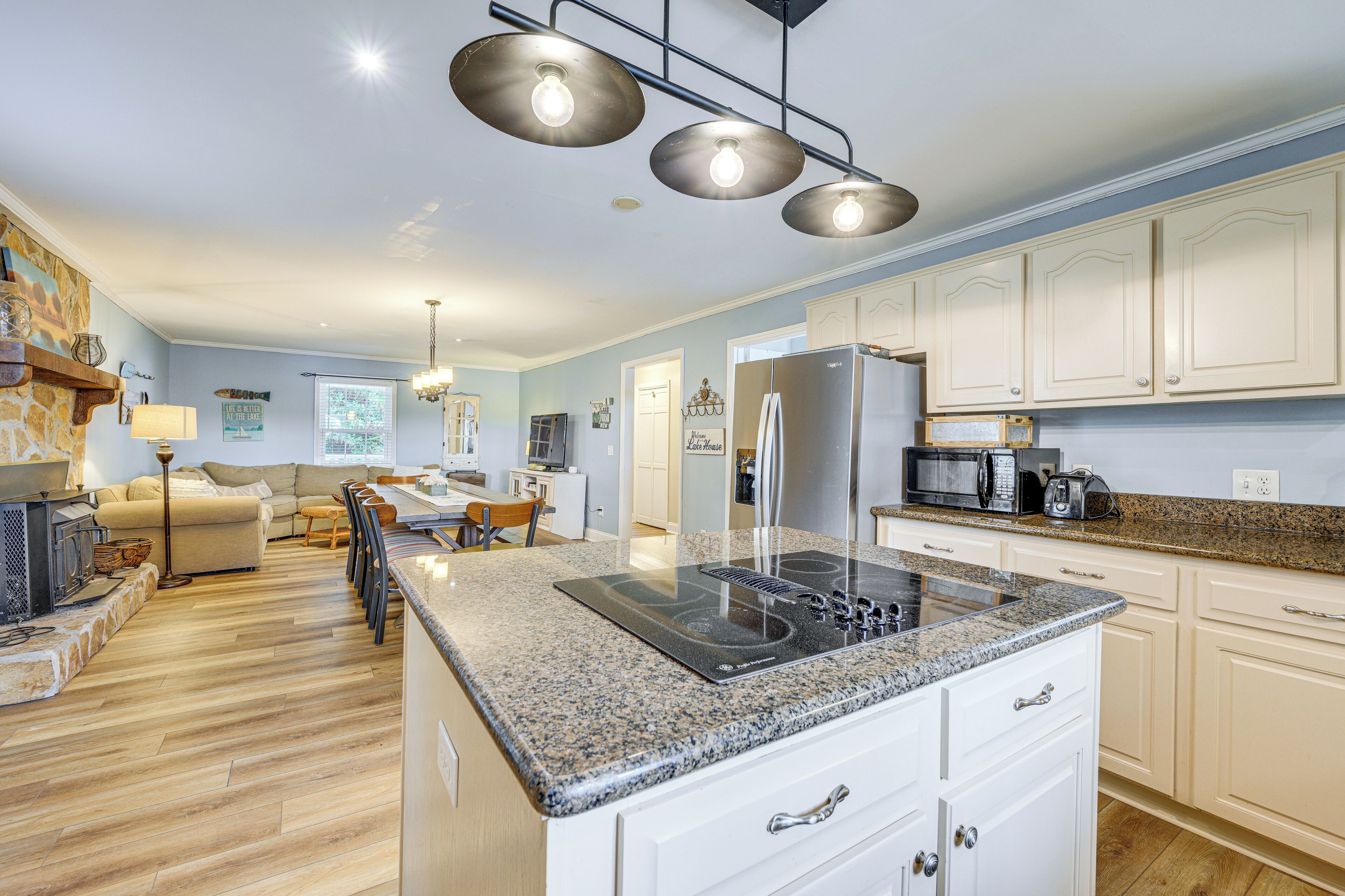 House (6 Bedrooms) | Interior