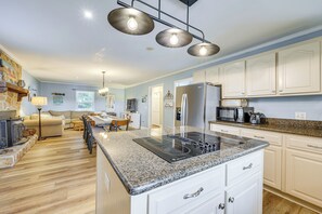 House (6 Bedrooms) | Interior