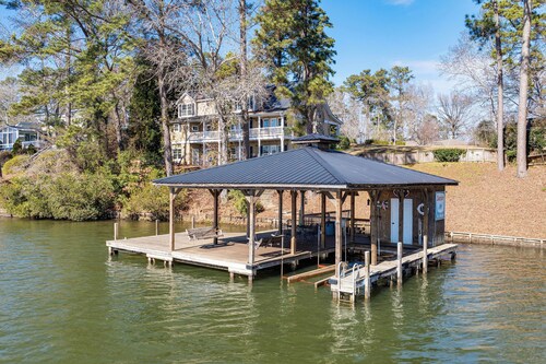 Lake Sinclair Retreat w/ Big Water Views & Dock!