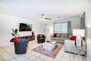 Apartment (3 Bedrooms) | Interior - Charming Savannah Vacation Rental w/ Game Room! (Savannah)