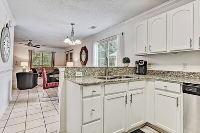 Charming Savannah Vacation Rental w/ Game Room!