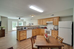 Apartment (1 Bedroom) | Interior - Ground-floor Retreat Only 1 Mi to Cloudland Canyon (Rising Fawn)