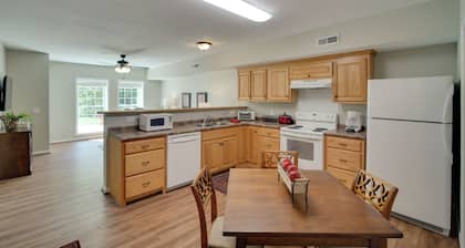 Ground-floor Retreat Only 1 Mi to Cloudland Canyon
