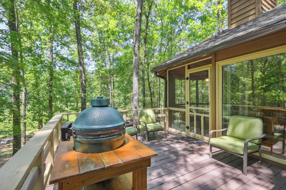 Lakefront Hamilton Cabin w/ Dock & Fire Pit! - Geneva, GA