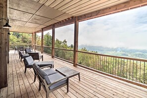 Interior - Luxury Rabun Gap Getaway w/ Soaring Views! (Rabun Gap)