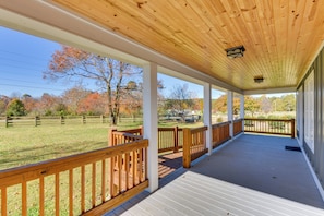 Cottage (1 Bedroom) | Interior - Modern Clarkesville Cottage w/ Decks & Patio! (Clarkesville)