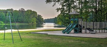 Bent Tree Cabin With Mountain & Lake Views!
