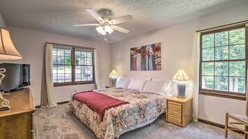 3 bedrooms, desk, laptop workspace, iron/ironing board