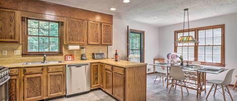 House (3 Bedrooms) | Private kitchen | Microwave, oven, stovetop, dishwasher