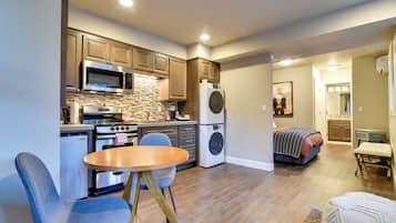 Apartment (0 Bedroom) | Interior
