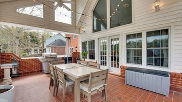 House (5 Bedrooms) | Interior