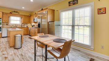 House (5 Bedrooms) | Interior