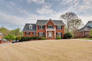 Interior - Douglasville Lake Home w/ Private Pool + Gazebo! (Douglasville)
