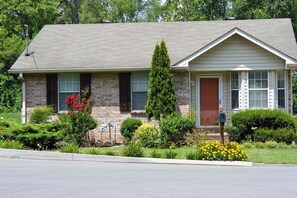 Front of property - Lively East Nashville Pad: Walk to Bars & Eateries (Nashville)