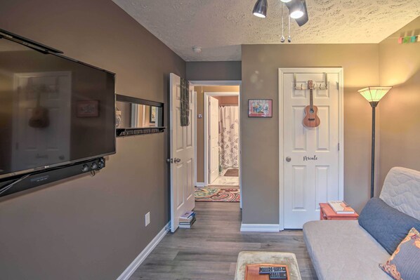 Interior - Lively East Nashville Pad: Walk to Bars & Eateries (Nashville)