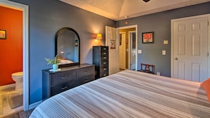 A bedroom with a bed, dresser, mirror, and ceiling fan. - Lively East Nashville Pad: Walk to Bars & Eateries (Nashville)