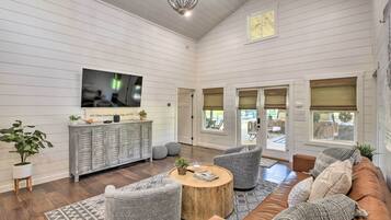 Cottage (2 Bedrooms) | Interior