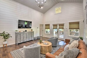 Cottage (2 Bedrooms) | Interior - Blue Ridge Cottage: Modern Solace in the Mountains (Blue Ridge)