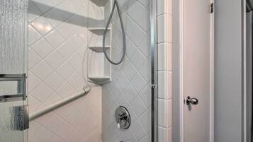 Rumah (5 Bedrooms) | Interior