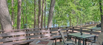 Quaint Tignall Cabin w/ Deck & Private Dock!
