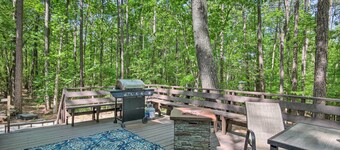 Quaint Tignall Cabin w/ Deck & Private Dock!