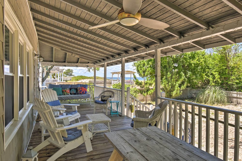 Classic Chesapeake Beachside Cottage w/ Porch! - Ocean View, VA