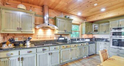 Expansive Sky Valley Lodge w/ Mountain Views!