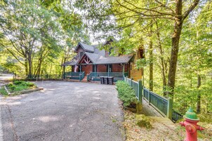 House (6 Bedrooms) | Interior