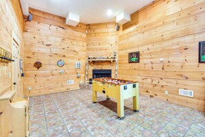 House (6 Bedrooms) | Interior