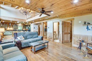 House (6 Bedrooms) | Interior
