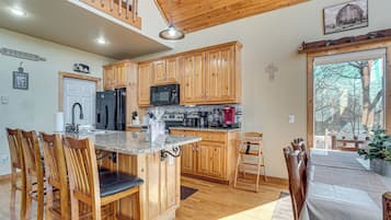 House (3 Bedrooms) | Interior