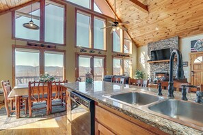 House (3 Bedrooms) | Interior - Pool, Hot Tub & Mountain Views: Cleveland Cabin (Cleveland)
