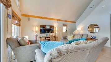 House (5 Bedrooms) | Interior