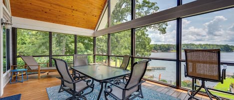 House (5 Bedrooms) | Interior