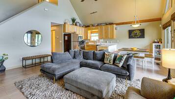 House (5 Bedrooms) | Interior