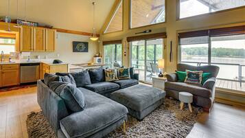 House (5 Bedrooms) | Interior