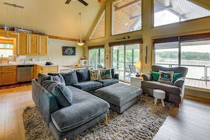 Interior - Luxe Lake Sinclair Living: Private Dock & Beach! (Eatonton)