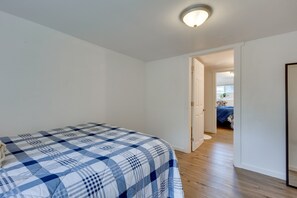 2 quartos, espaço de trabalho para notebook, roupa de cama