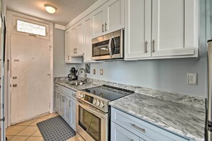 Apartment (0 Bedroom) | Interior - Oceanfront Resort Studio on Virginia Beach! (Virginia Beach)