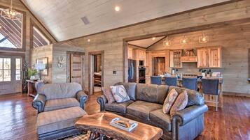 House (4 Bedrooms) | Interior