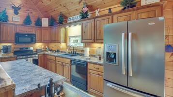 House (4 Bedrooms) | Interior