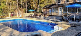 Lakefront Macon Home w/ Pool, Dock & Fishing!