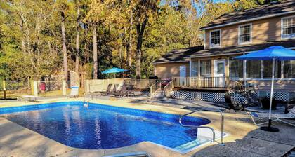 Lakefront Macon Home w/ Pool, Dock & Fishing!
