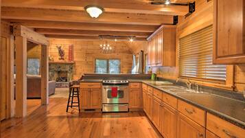 House (4 Bedrooms) | Interior