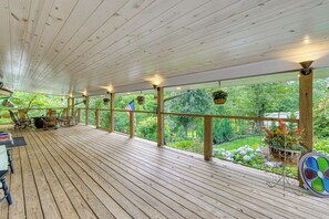 House (4 Bedrooms) | Interior - Hiawassee Getaway w/ Hot Tub, Deck & Lake Access! (Hiawassee)