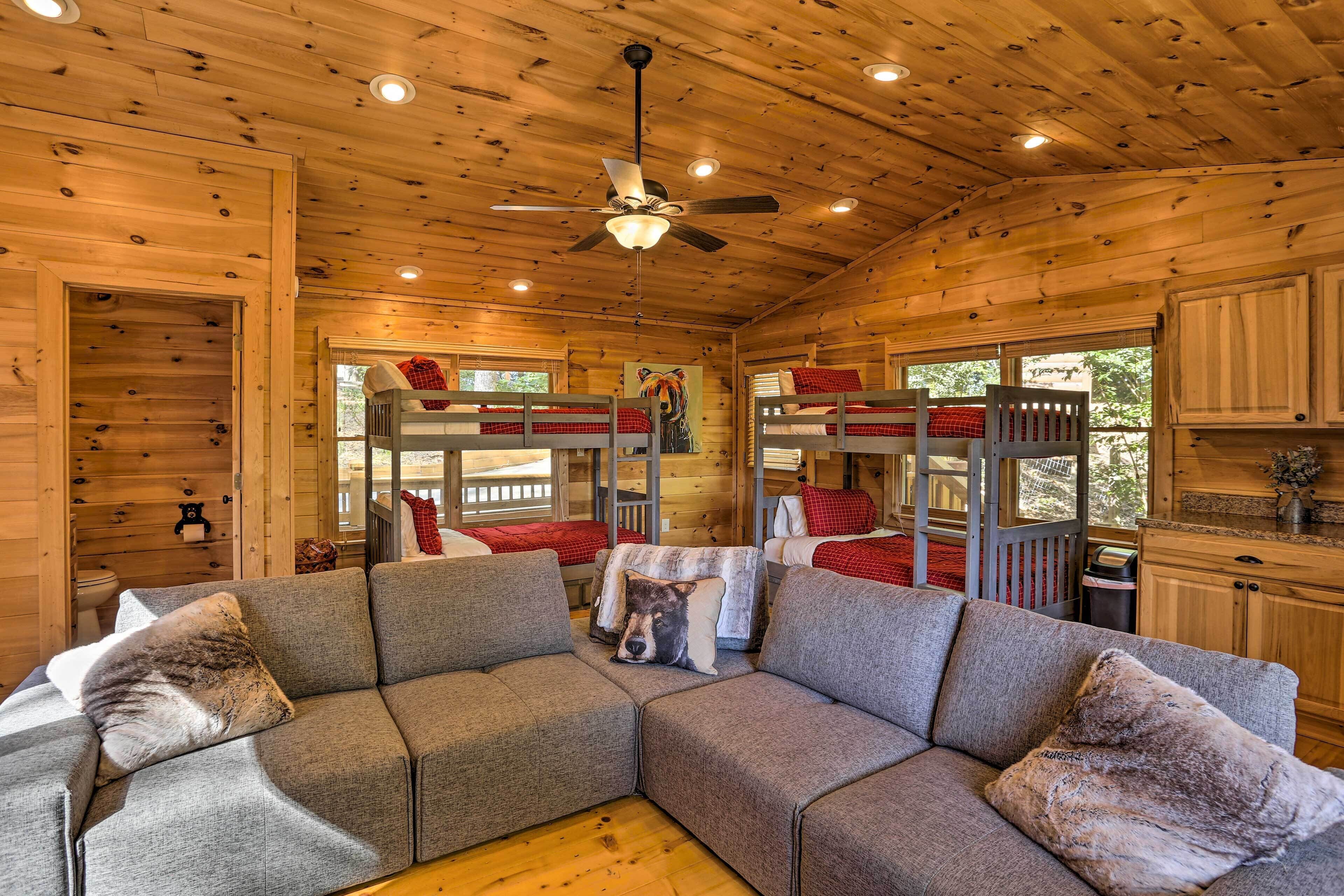 House (3 Bedrooms) | Interior